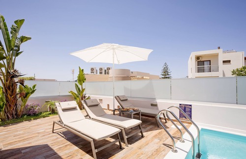 Agia Marina House | Suite n.1 with private pool & yard