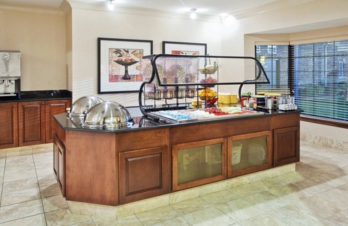 National Hills Condo | Suite Near Bush Field Airport | Free Daily Breakfast + Fitness Center
