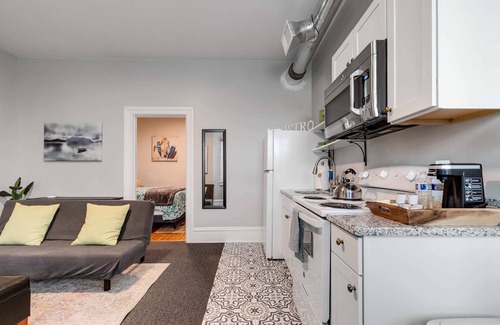 Fan District Apartment | Suite One/King Bed/2TVs/Free Parking & museums