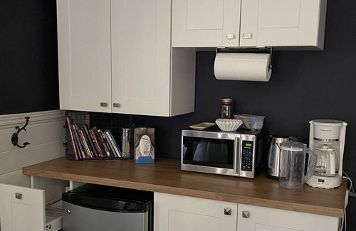 Sandy Hook House | Suite! Perfect country getaway! Sleeps up to 4! Perfect remote work location!