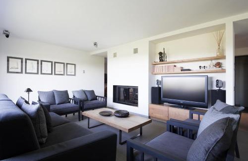 Como Apartment | SUITE & POOL-Como House-160 mt-Private Indoor Swimming Pool, heated all year-Private Covered Parking-Private Garden and terrace-Fully equipped Kitchen