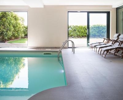 Como Apartment | SUITE & POOL-Como House-160 mt-Private Indoor Swimming Pool, heated all year-Private Covered Parking-Private Garden and terrace-Fully equipped Kitchen