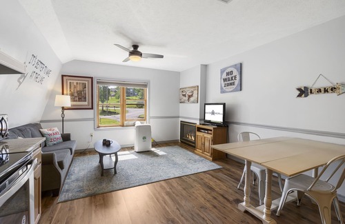 Big Cedars Apartment | Suite Relaxation Steps to Table Rock! Near Big Cedar! Free Tickets Daily!