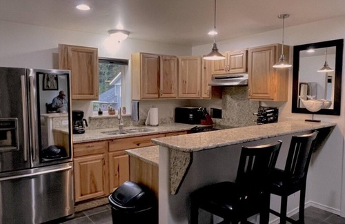 Juneau House | Suite Rock near glacier and Auke Bay harbor -DISCOUNTS ON TOURS!