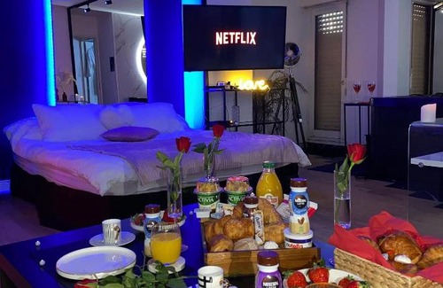 Montigny-le-Bretonneux Apartment | Suite & Spa Jacuzzi, sauna, lit king size,Netflix