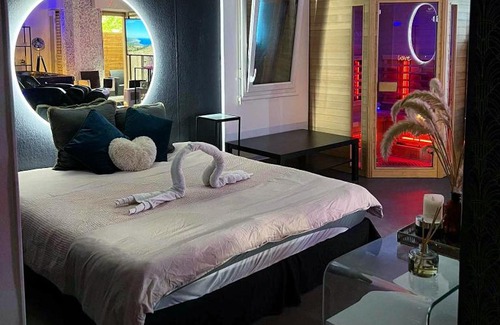 Montigny-le-Bretonneux Apartment | Suite & Spa Jacuzzi, sauna, lit king size,Netflix