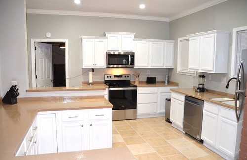 Dothan House | Suite Staycation: 2-story, 4BR/2BA, 2047sq ft home near hospitals & Ft. Novosel
