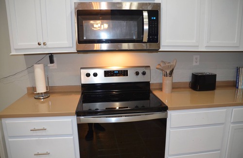 Dothan House | Suite Staycation: 2-story, 4BR/2BA, 2047sq ft home near hospitals & Ft. Novosel
