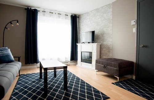 Rouyn-Noranda Apartment | Suite with cloesed bedroom and sofa bed in the city center (Le Court-toit)