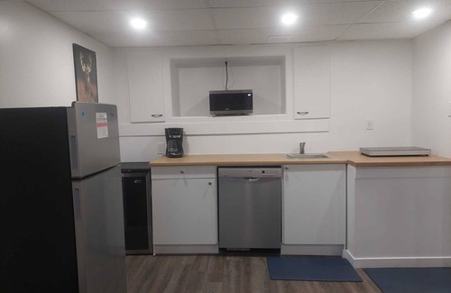 Winnipeg House | Suite with facilities to make you feel at home