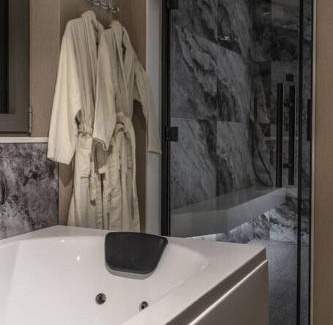 Oupeye Apartment | SuiteDreams - Bali Suite Liège