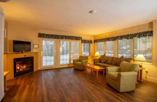 Bartlett Condo | SUITES AT ATTITASH MOUNTAIN VILLAS - SLEEPS 6 - PERFECT LOCATION AND AMENITIES!