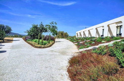 Moncarapacho e Fuseta House | Suites Sunny Hill for a wonderful, carefree vacation in the Algarve.