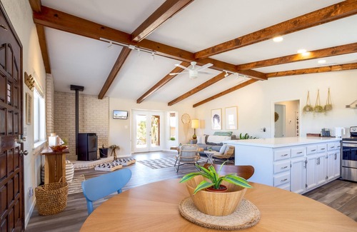 Monument Manor House | 🌵 Sukha Life Retreat - Beautiful Views, Close to JTNP Entrance w/Hot Tub 🌵