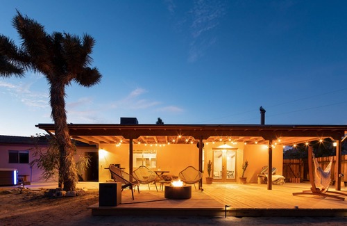 Monument Manor House | 🌵 Sukha Life Retreat - Beautiful Views, Close to JTNP Entrance w/Hot Tub 🌵