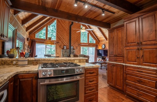 Arnold Cabin | Sukoon Retreat - EV Charging Available