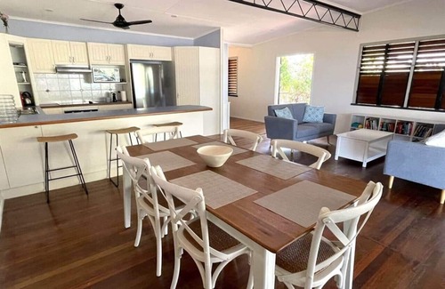 South Mission House | Sully's Beach House - Beach and Ocean Views