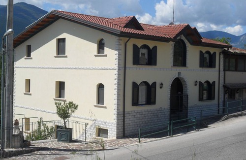 Bugnara Apartment | Sulmona -Abruzzo- Prezza -Rural Central Italy Villa