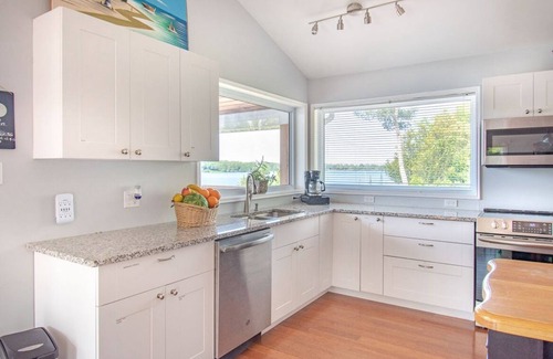 Midland Cottage | Sumac Trail - Modern Waterfront Cottage w/Hot Tub, Pool Table, Watercraft