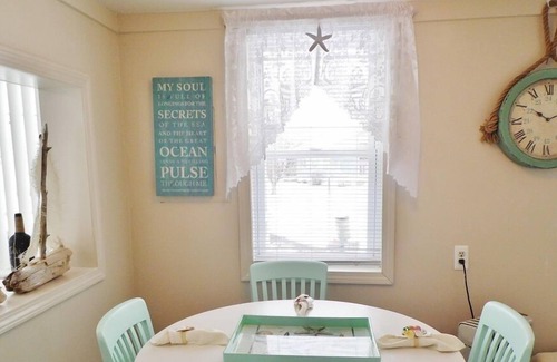 Snug Harbor Cottage | SUMMER 2022 - NOW BOOKING! EAST MATUNUCK BEACH COTTAGE ON POTTER'S POND
