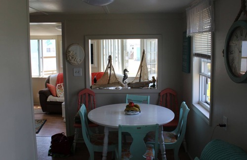 Snug Harbor Cottage | SUMMER 2022 - NOW BOOKING! EAST MATUNUCK BEACH COTTAGE ON POTTER'S POND
