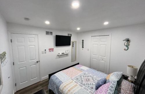 Colonial Hills Apartment | Summer Breezes