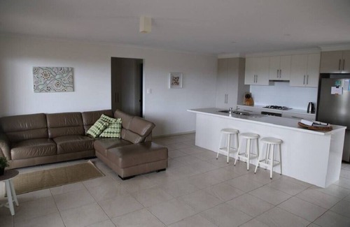 Warrenben House | Summer Dayz Marion Bay