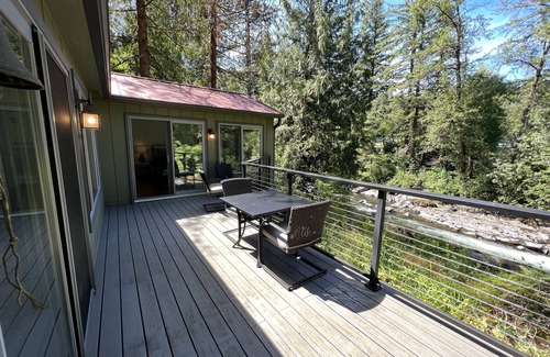 Battle Ground House | Summer Dreams Come True at The River House Retreat! 10 min to Battle Ground,