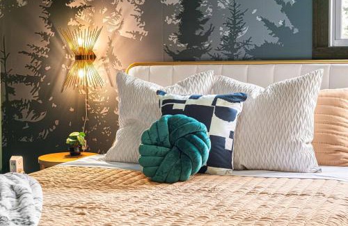 Hendersonville Apartment | Summer Escape Mtn View Sauna Hot Tub Games Arcade