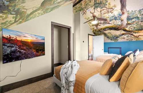 Hendersonville Apartment | Summer Escape Mtn View Sauna Hot Tub Games Arcade