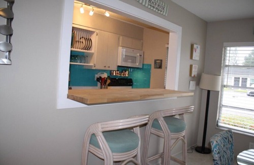 Ridge Wood Heights Condo | Summer/Fall Special low rates! Delightful condo 6.5 miles to Siesta Key Beach.