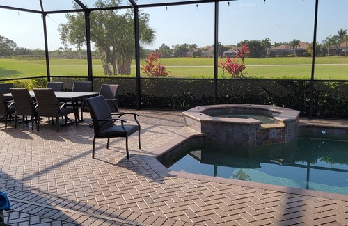 Braden River House | Summer Fun! House with a pool in beautiful River Strand