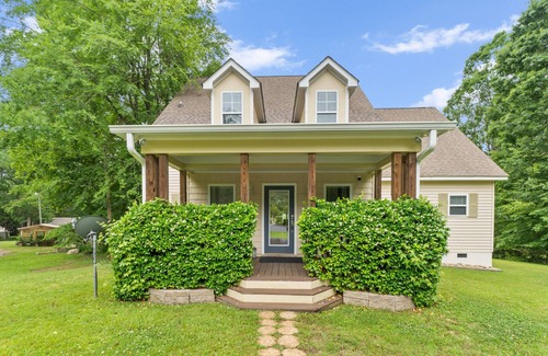 Eatonton House | Summer Fun in Lakeside Luxury: Spacious Home, Pet-Friendly, Near Attractions + Hiking