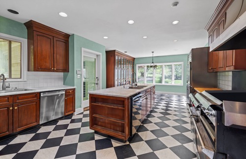 Westport House | Summer, FURNISHED: CENTRAL WESTPORT ESTATE, 60' pool: 2 mins to beach/town/train