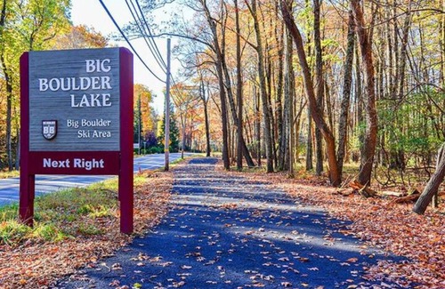 Lake Harmony House | Summer Getaway at the Lake! Beach & Pool included!