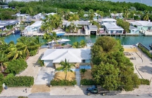 Marathon House | Summer Openings - Last Minute Savings! Deep Water Canal, SwimSpa Pool, Kayaks!