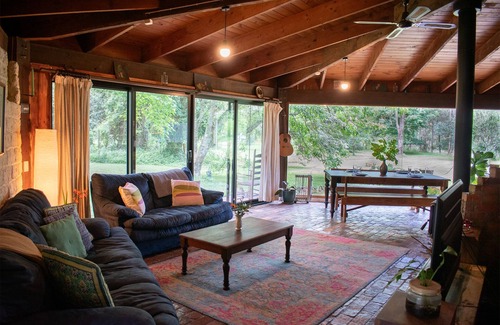 Healesville House | Summer Paradise at the Valley Farm Housenn