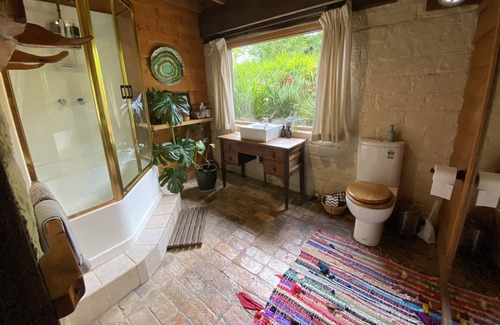 Healesville House | Summer Paradise at the Valley Farm Housenn