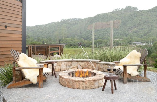 Aguas Mornas House | Summer Paradise: Jacuzzi, Pool, and Comfort