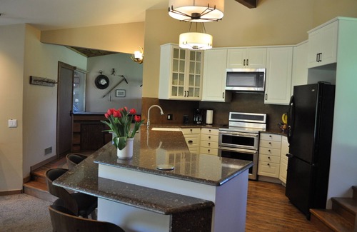 Wilson House | Summer Retreat - 5 Acre paradise Close to everything!