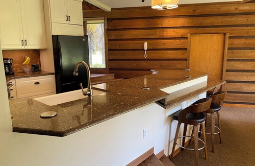 Wilson House | Summer Retreat - 5 Acre paradise Close to everything!