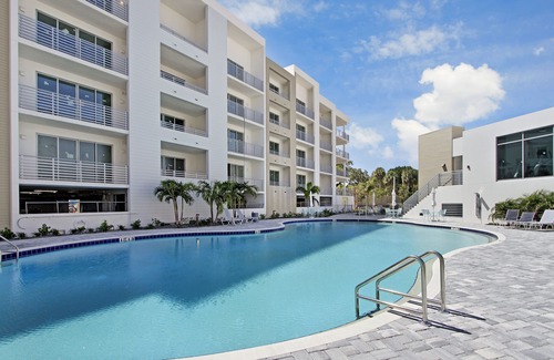 North Trail Condo | Summer Special! 1/1.5 Penthouse at The Strand – Water View