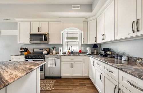 Syracuse House | Summer Special! 6-Bed Channel Home!