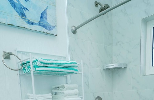 Spanish Wells Apartment | Summer Special Harbourside Apt with Free Golf Cart