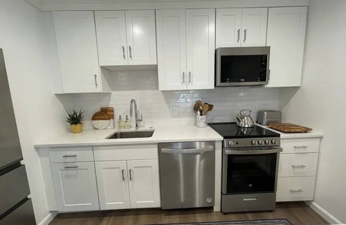 Annapolis House | Summer Special in Annapolis! Pristine, Peaceful, Walkable 1B/1B Apt. Sleeps 4.