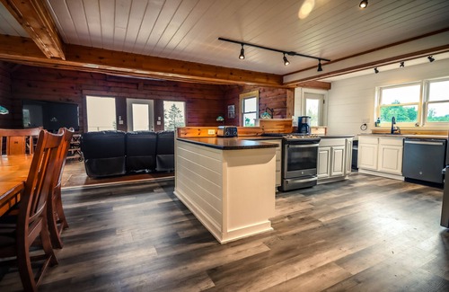 La Pointe House | SUMMER SPECIALS Beautiful lake front, beach and pool table