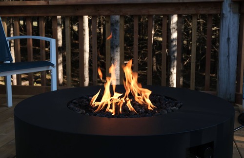 Stanley Bridge Cottage | Summer Twilight Cottage | Peaceful 2BR Retreat with Office, Deck & Firepit