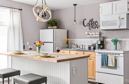East Jordan House | Summer Winterland Retreat-Hot Tub, Dogs, Boyne, Charlevoix, Petoskey, Skiing