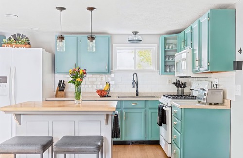 East Jordan House | Summer Winterland Retreat-Hot Tub, Dogs, Boyne, Charlevoix, Petoskey, Skiing
