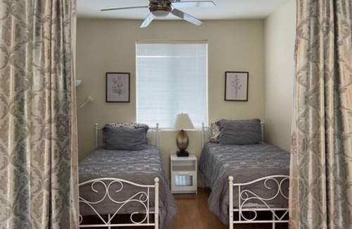 Summerlin South House | Summerlin.Pool.Sauna.Jacuzzi.Massage Chair. Sparkling.Serene.4Bdr 2King8TwinBed